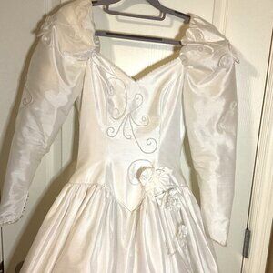 White Wedding Dress Long Sleeves Size S Trail Flowers Beads Big Bow Bride